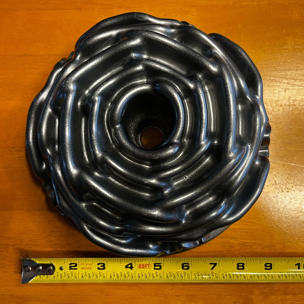 Nordic Ware Rose Bundt Cake Pan - Picture 3 of 3
